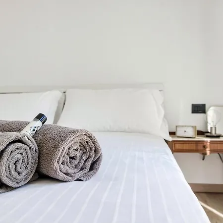 Silvia House - The House Of Travelers Apartament *