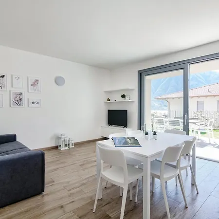 Silvia House - The House Of Travelers Apartament *