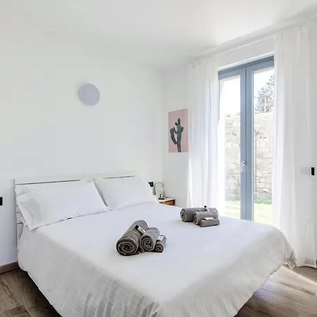 Silvia House - The House Of Travelers Apartament