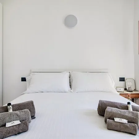 Silvia House - The House Of Travelers Apartament